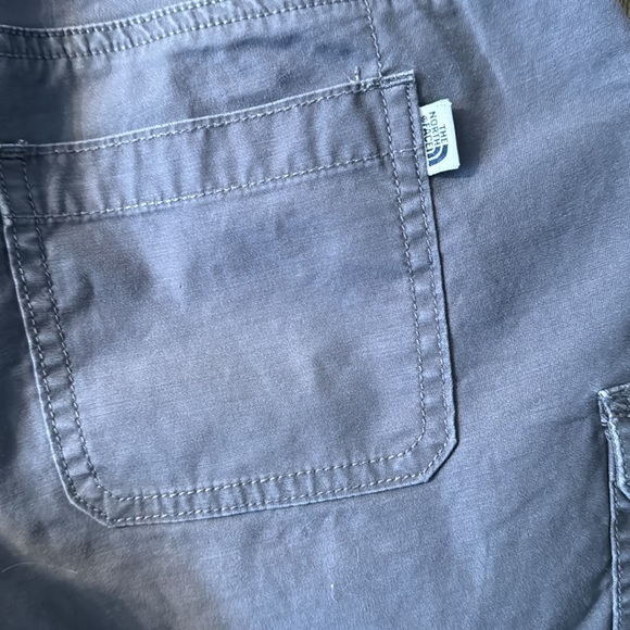 North Face shorts - Picture 3 of 4